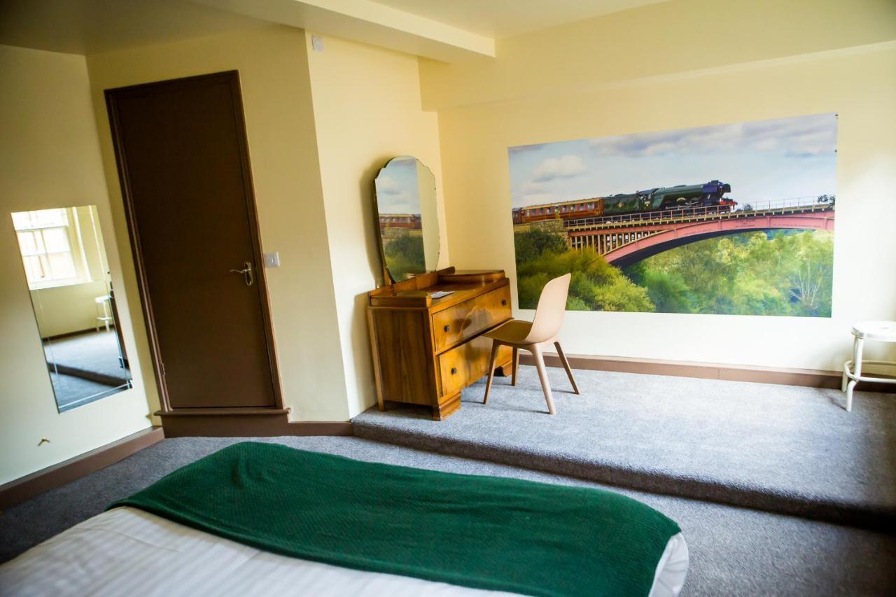 The Golden Lion Inn Бриджнорс Экстерьер фото